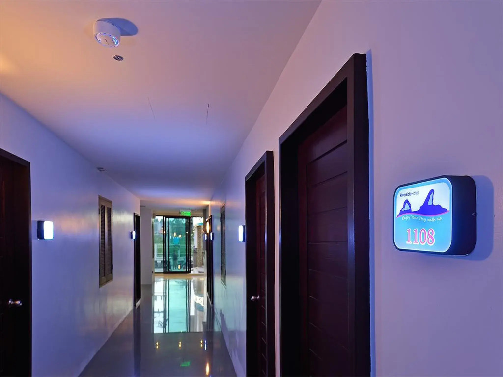 Riverside Hotel