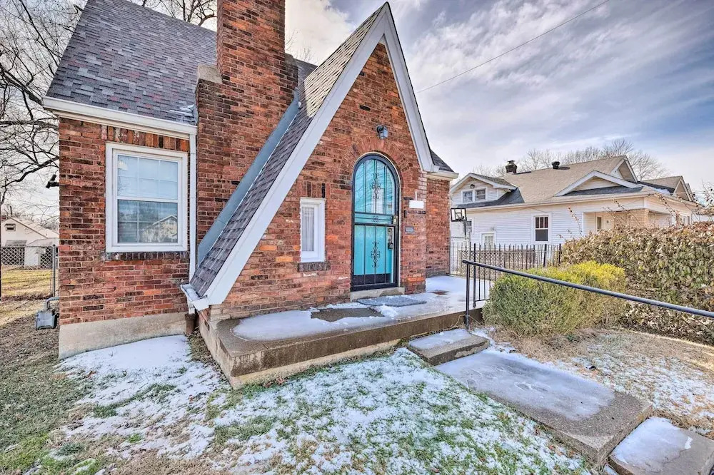 Near Churchill Downs: Pet Friendly, Fenced Yard!