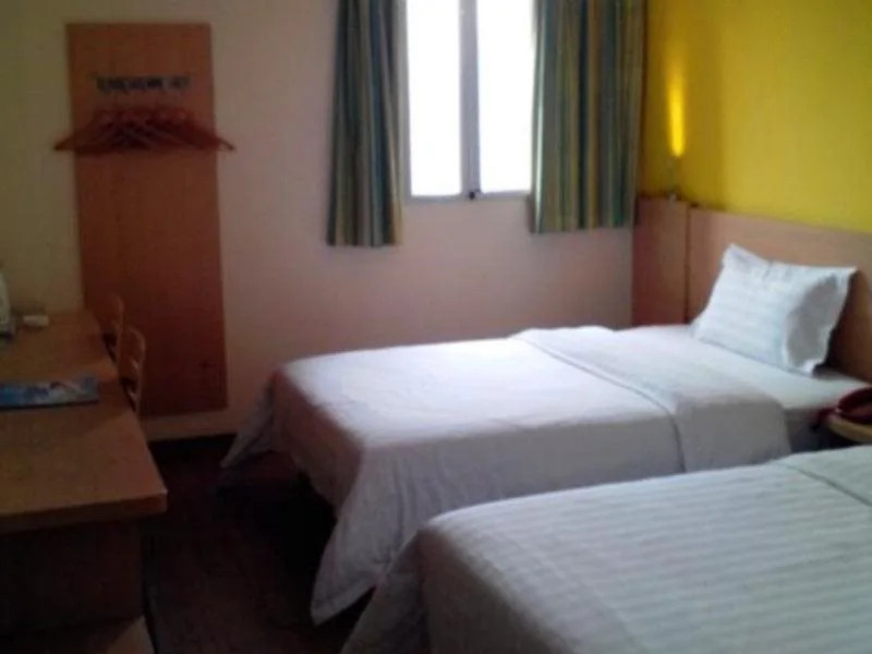 7Days Inn Chengdu Xindu Baoguang Temple