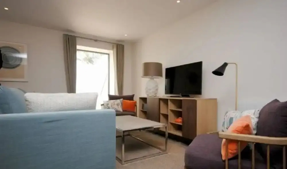 3 The Salterns, Chichester 402395