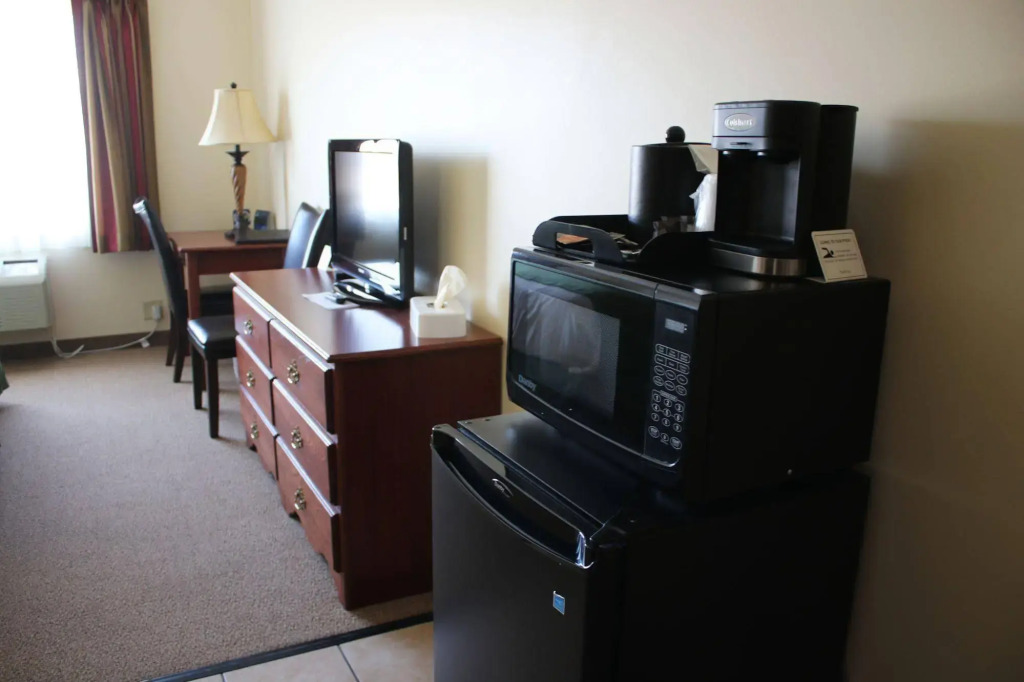 The Edgewood Hotel and Suites