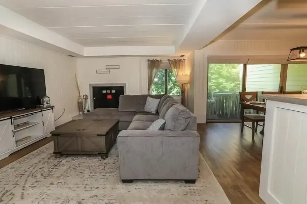 Seven Springs 2 Bedroom Premium Condo, Pet Friendly! by RedAwning