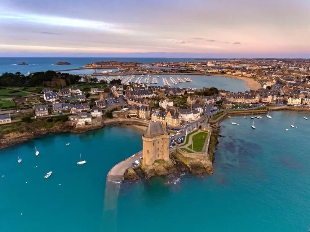 Apartment With one Bedroom in Saint-malo - 300 m From the Beach