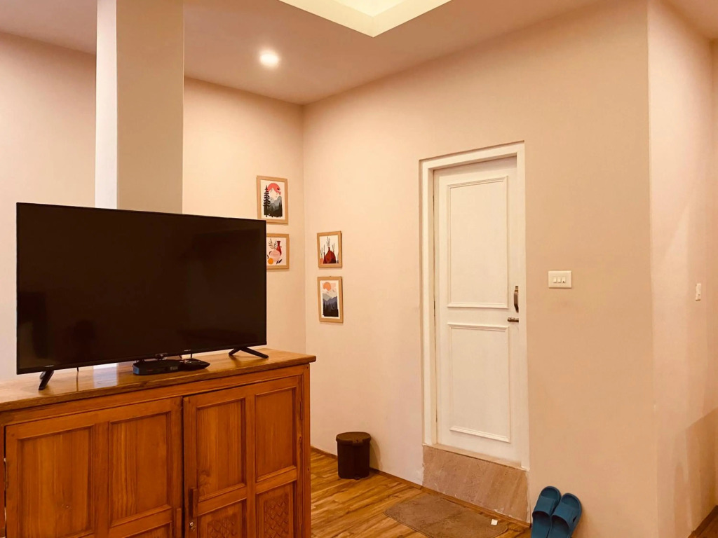 THE APARTMENT