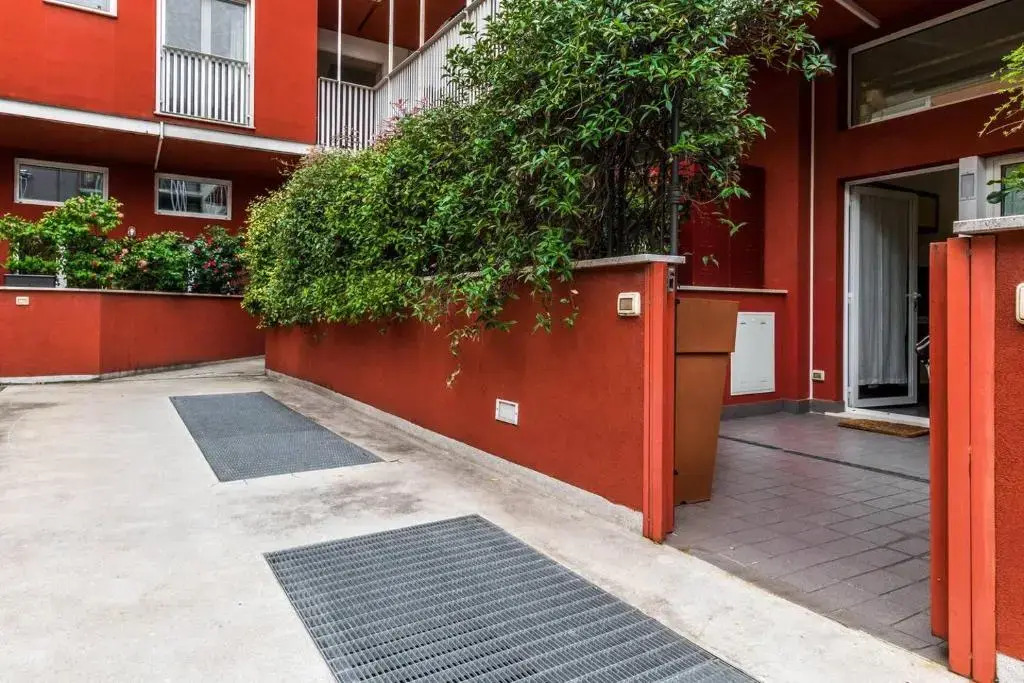 ALTIDO Charming Apt for 3 with Adorable Internal Garden