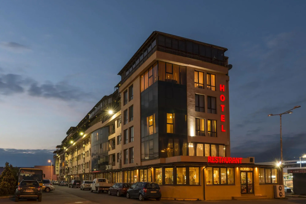 Avenue Hotel