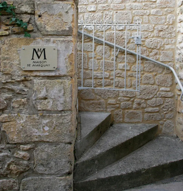 MAISON DE MARQUAY-MAISON DHOTES