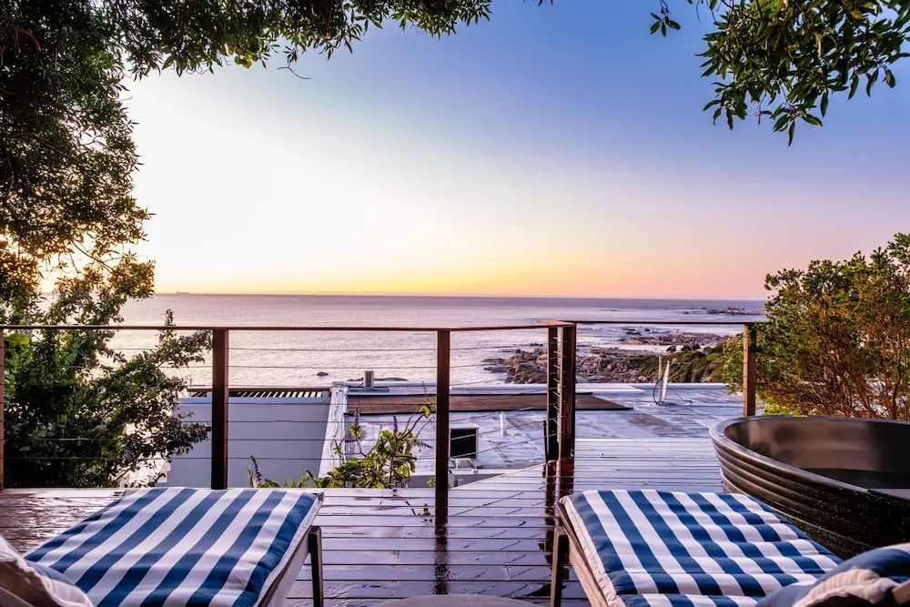 Luxurious Camps Bay Retreat w Sea Views Rock Residence
