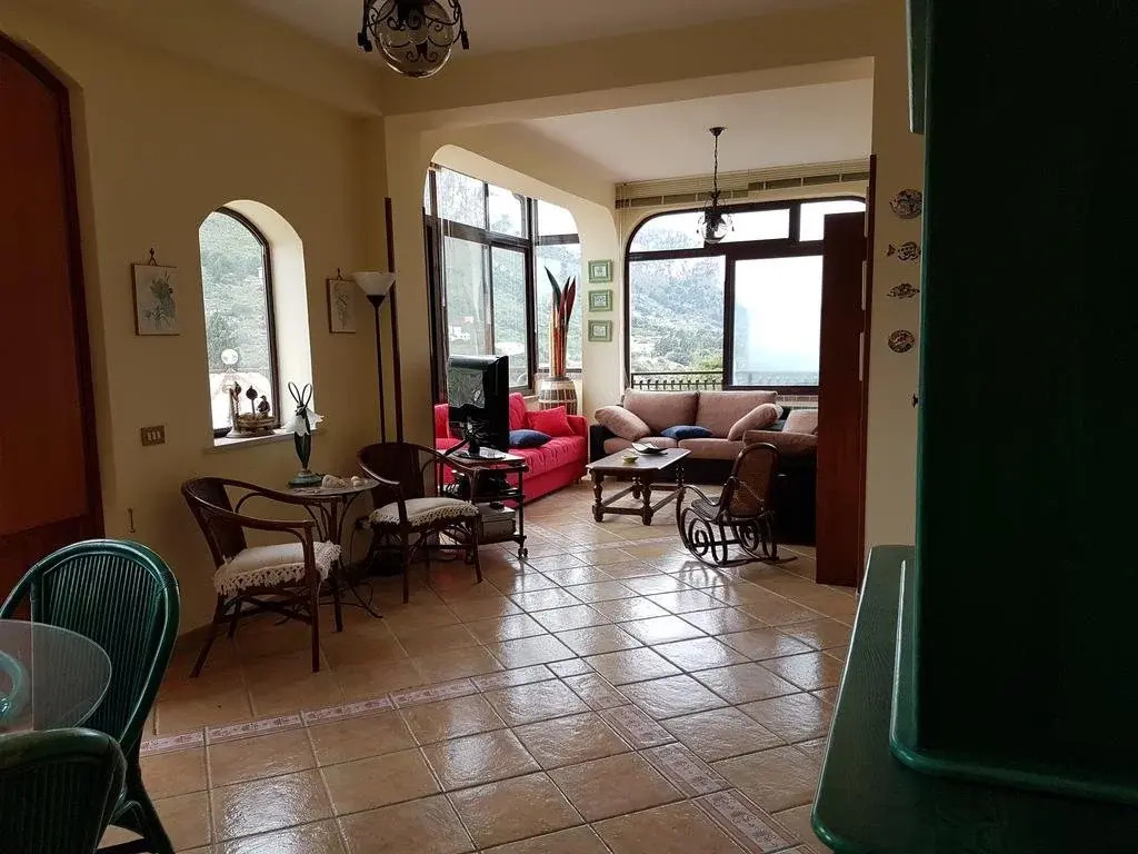 Villa del Golfo Urio with swimming pool shared by the two apartments it is essential to have a car