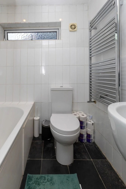 Spacious 1BD Flat w/ Garden - Hammersmith!