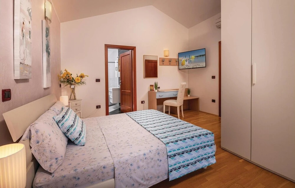 Nice Home in Tar with Hot Tub, WiFi & 4 Bedrooms