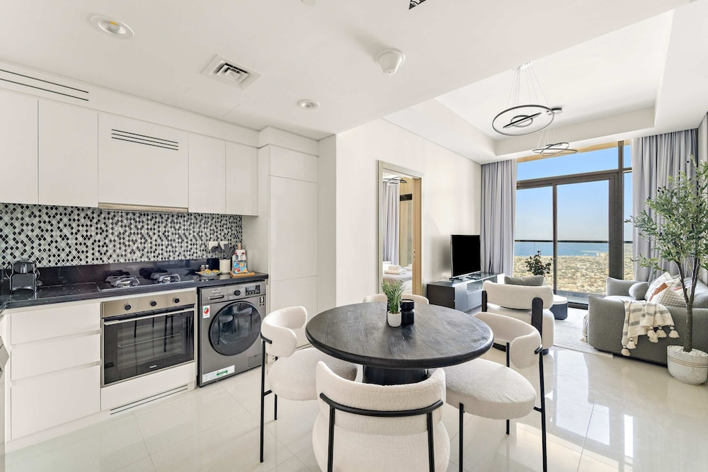 Silkhaus Stylish 2bdr in Aykon Tower