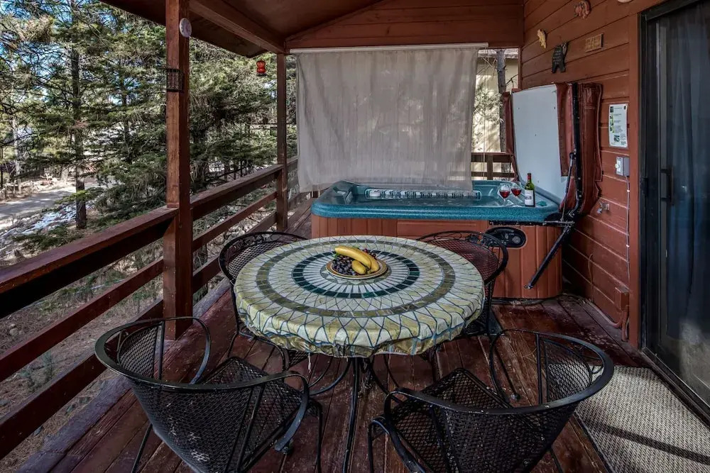 Kizzy's Kove - Two Bedroom Cabin