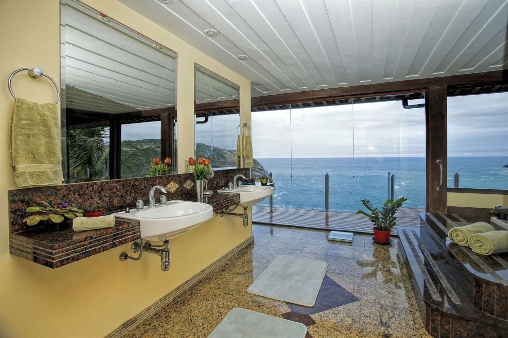 Cliffside Luxury Inn