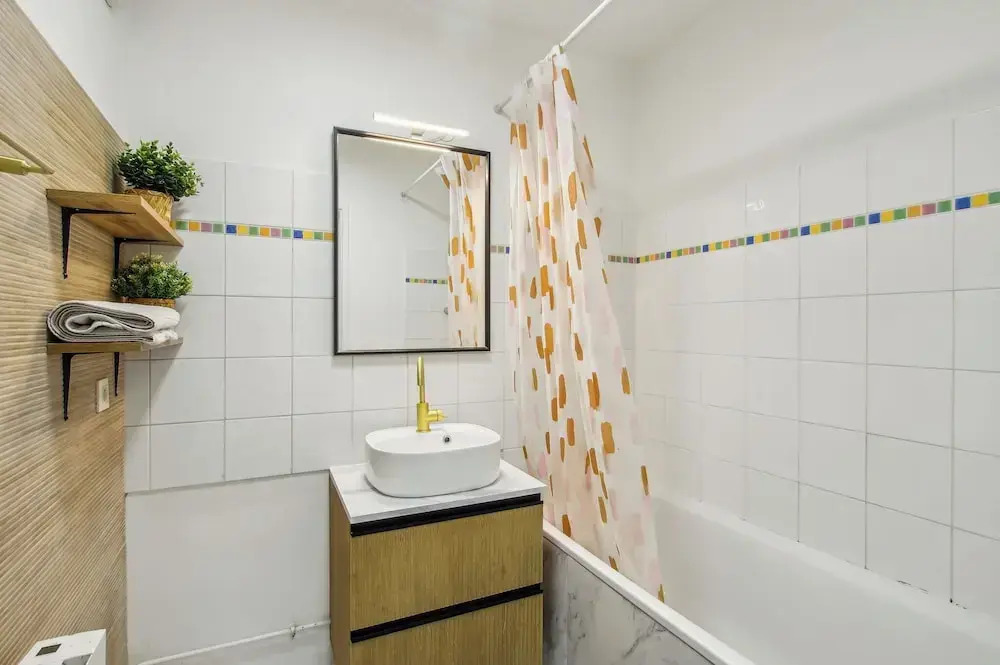 1BR Paris 10th Gare du Nord Stade France