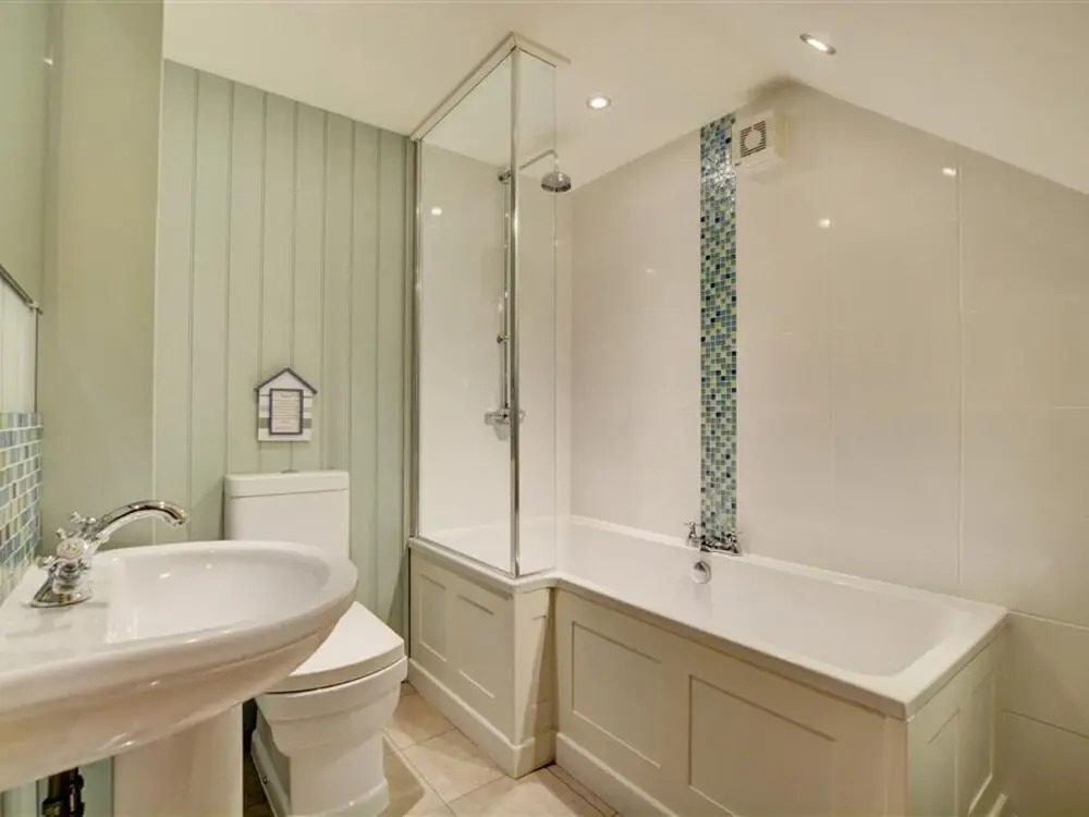 Bright Holiday Home With Pleasant Garden and Comfortable Interior in Dunmere