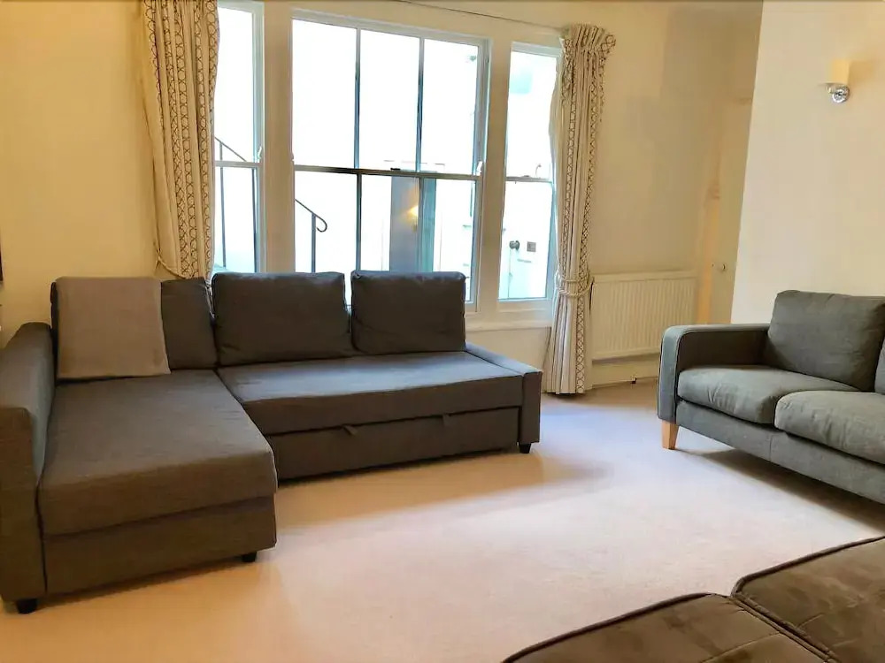 Victoria Station Apartment