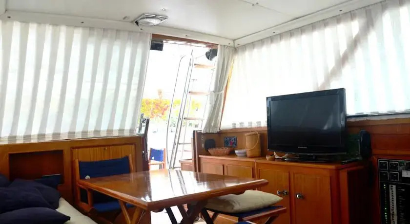 Bed & Breakfast Boat