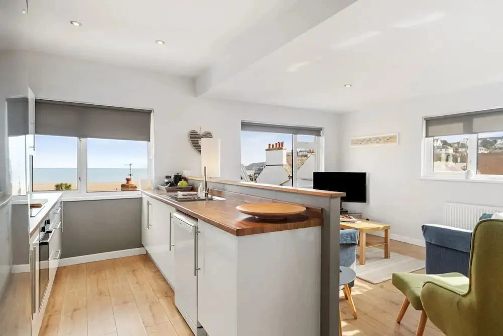 The Bay Apartment - Sea Views Village Centre