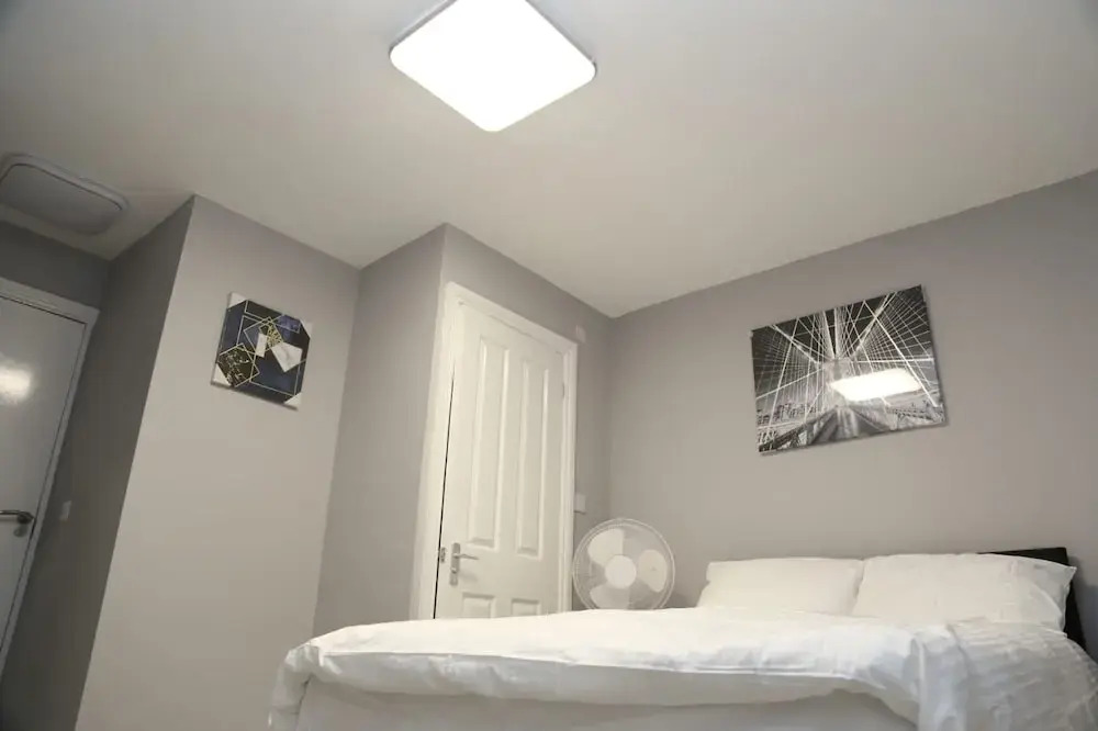 Room in House - A A Guest Room8