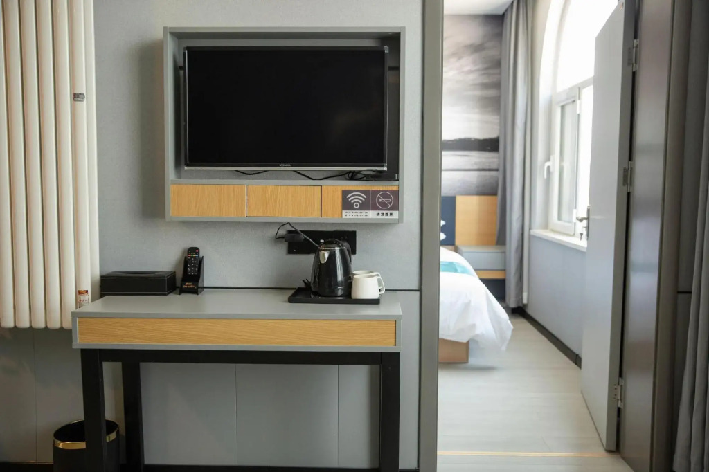 Home Inn Bobai Cloud (Haiyang Jinhailuo Plaza)