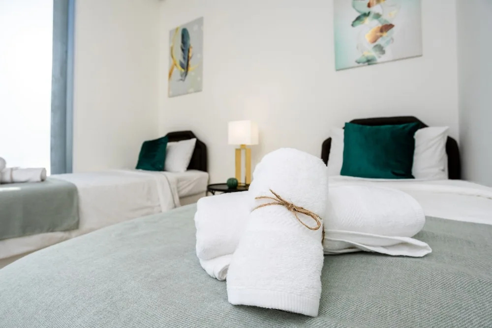 Waves - Sea View Luxury 3 Bedroom Apartment With Balcony