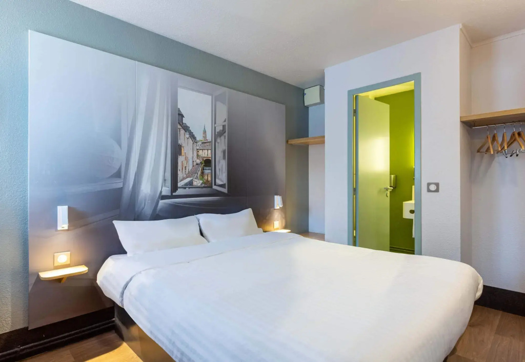 B&B HOTEL CHARTRES Le Forum