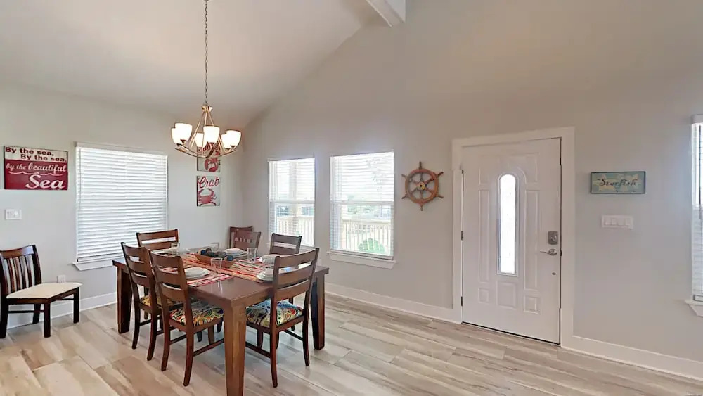 660 Sandpiper Cir Home - 3 Br home by RedAwning