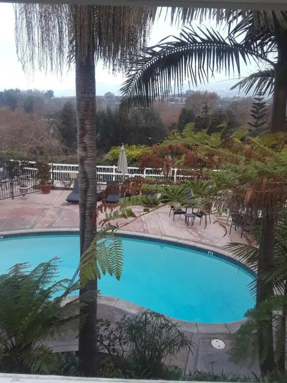 Malibu Country Inn