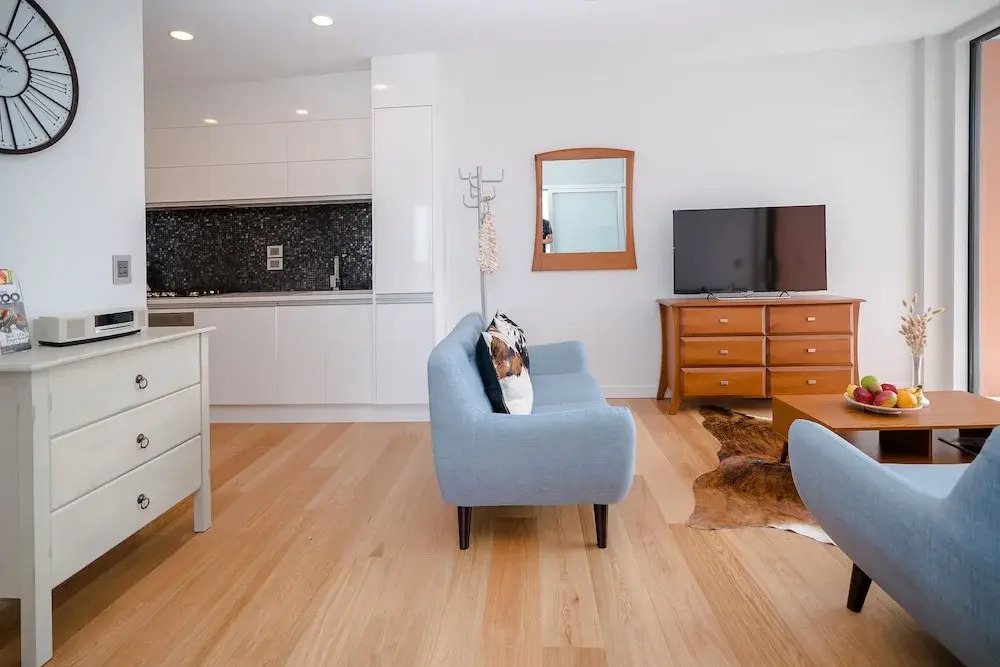 Ivory Newmarket Top Level Modern 2 Bd Apt