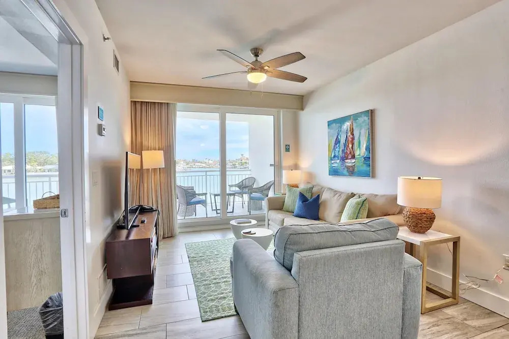 Oceana 301 East