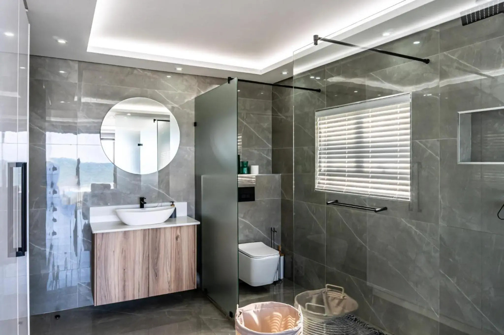Luxurious 3 bedroom beach front apartment