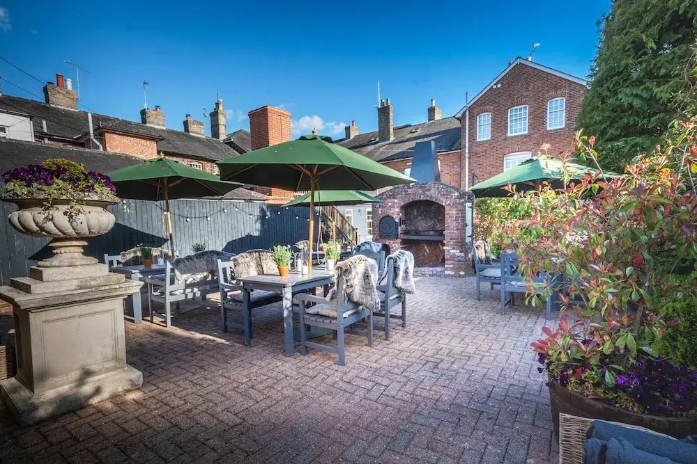 The Black Lion, Long Melford