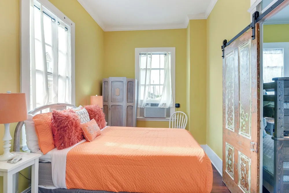 Galveston Getaway w/ Patio Near Porretto Beach!
