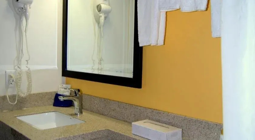 Bay Hill Inns & Suites