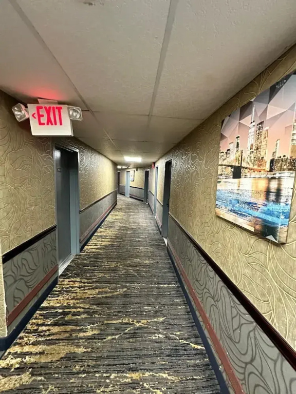 Отель Элмвуд-Парка Townhouse Inn & Suites