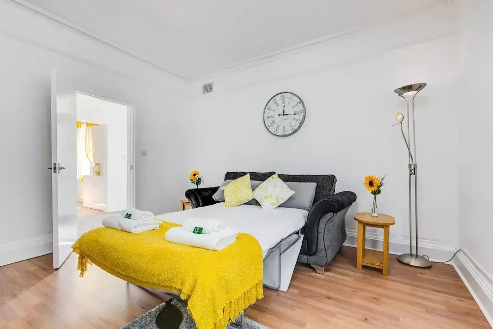 Super Central Cambridge Park View Apartment #18