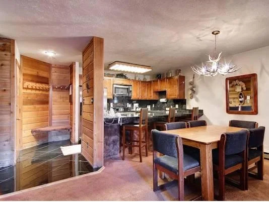 Cimarron Bear Condo: Fantastic Location, Sleeps 8