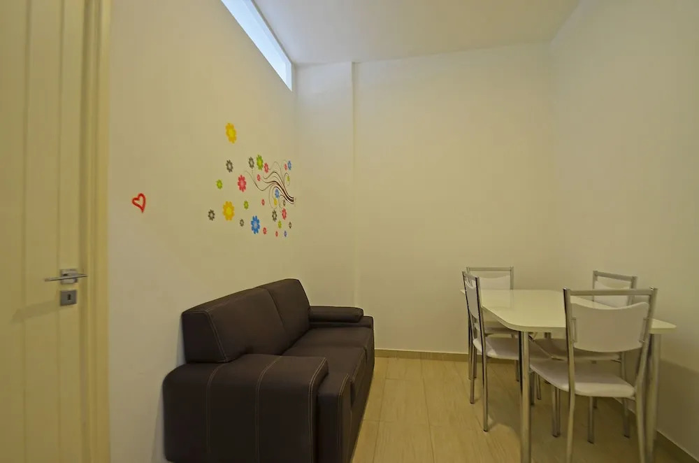 Rio Rentals 021- C074 Studio na quadra da praia de Copacabana