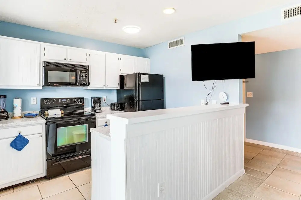 Beachfront Condo w/ Pool at Myrtle Beach Resort!