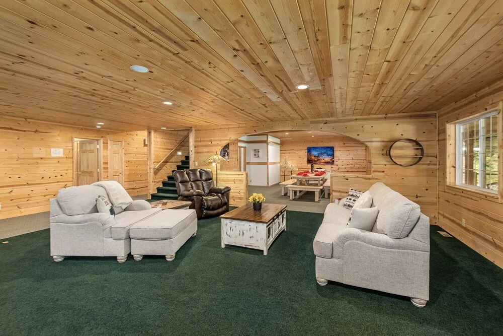 River Road Lodge 7 Bedroom Lodge by NW Comfy Cabins by RedAwning