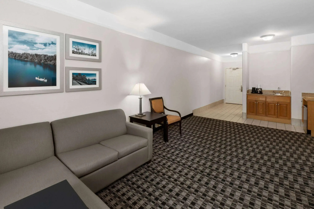 La Quinta by Wyndham Deer Park