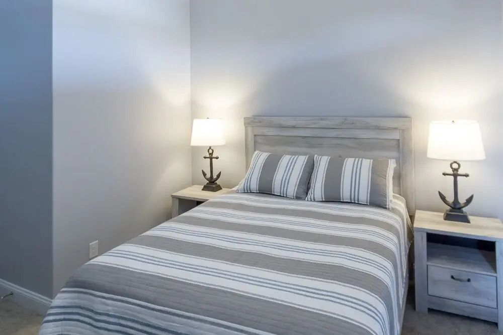 All-new Luxe W/ Pool - Walk To Beach! 5 Bedroom Home