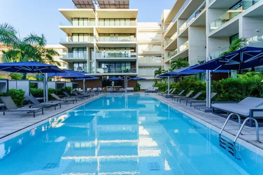 Exclusive 2 Level PH 3 BR Private Pool Roof Wifi Stunning Amenities GYM