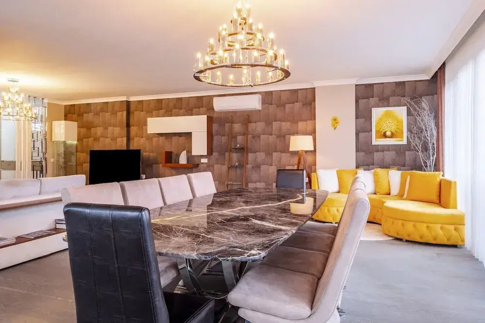 Amazing Residence Flat Near Trump Mall