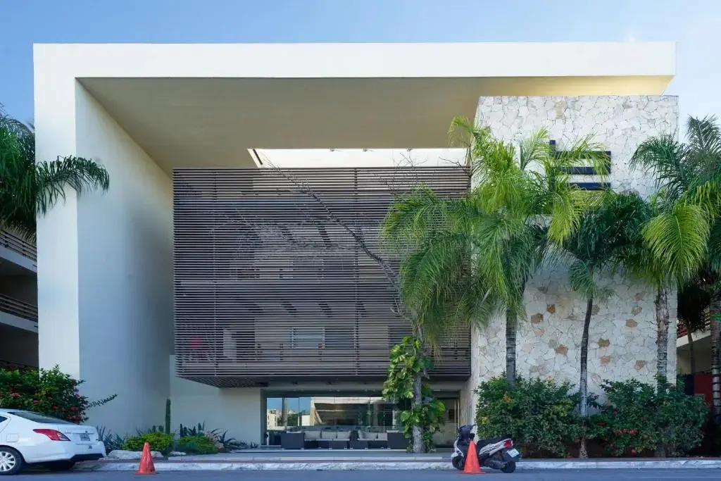 Condo Solana - Modern 2 Bedroom with BBQ and Gym - At Sabbia Condos