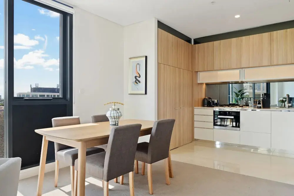 Modern, Ultra Clean in the Heart of Convenience