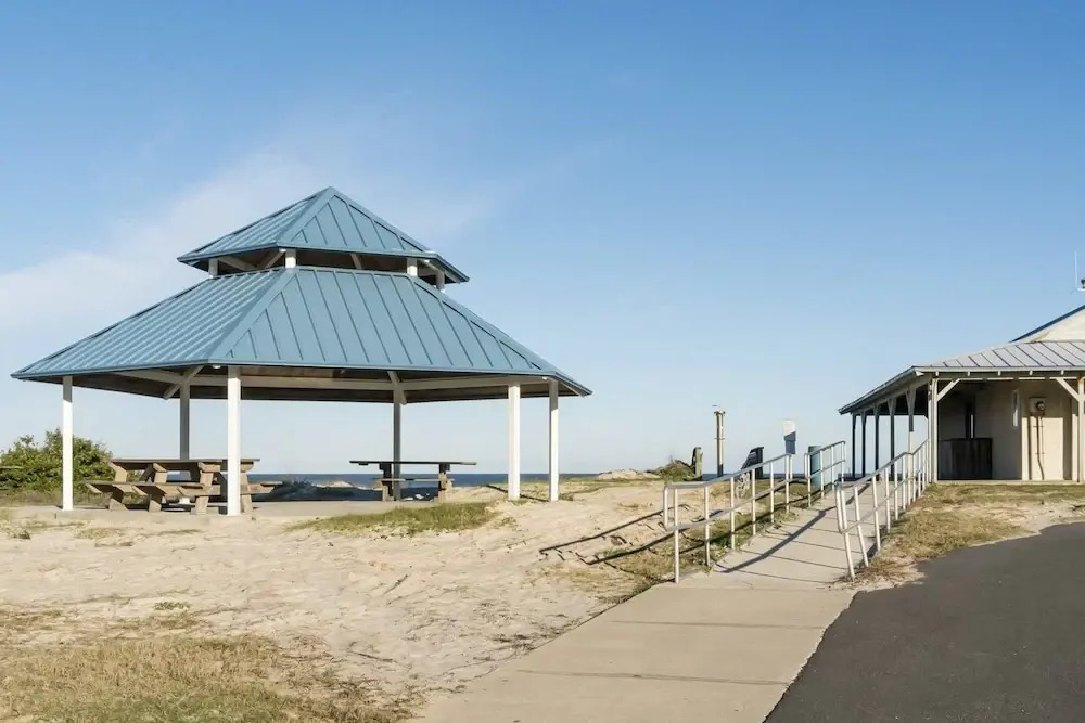 Home Near the Beach & Golf With Inviting Patio, Fireplace, AC, & Washer/dryer