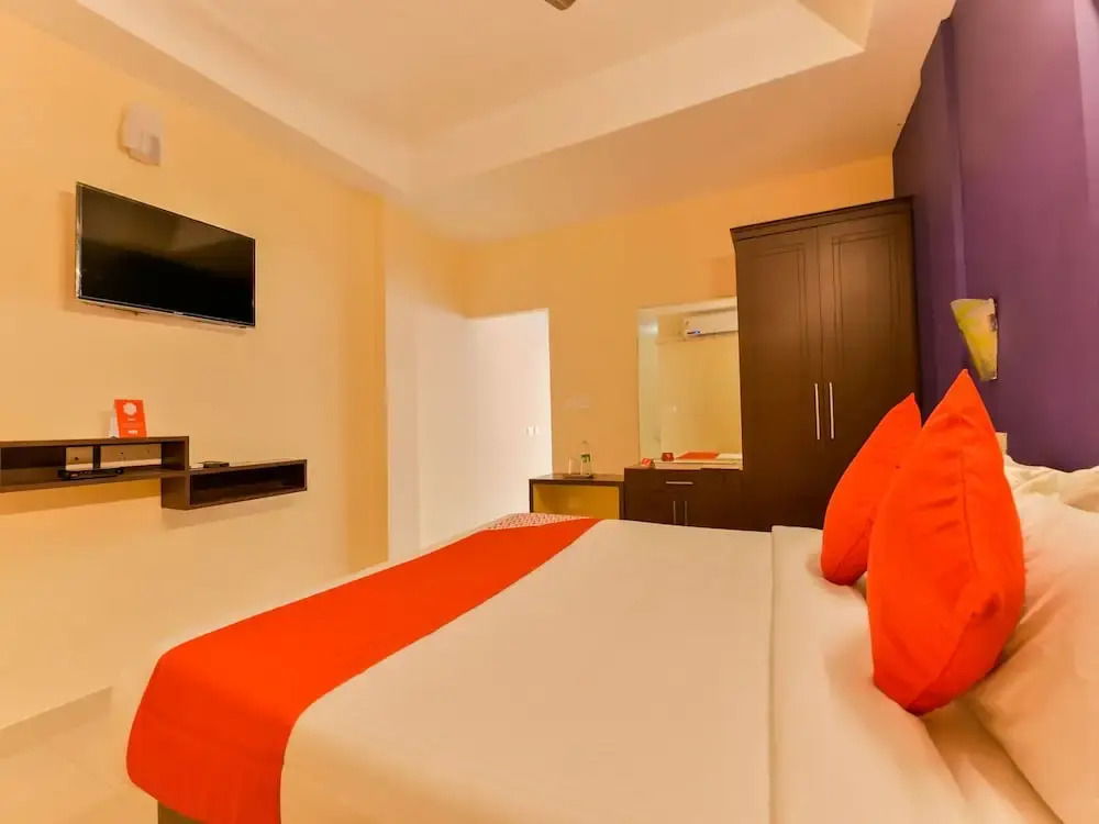 OYO 12179 Hotel Raiban