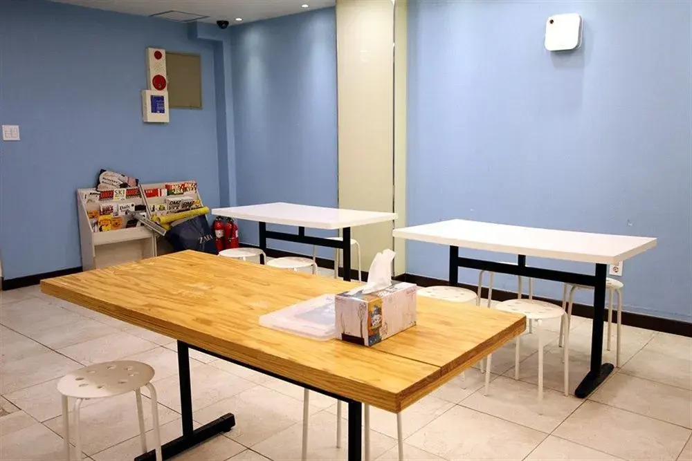 Hi 5 Hostel